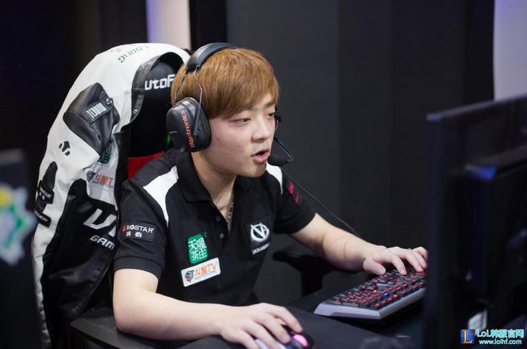 JDG战胜BLG，排名升至积分榜第一