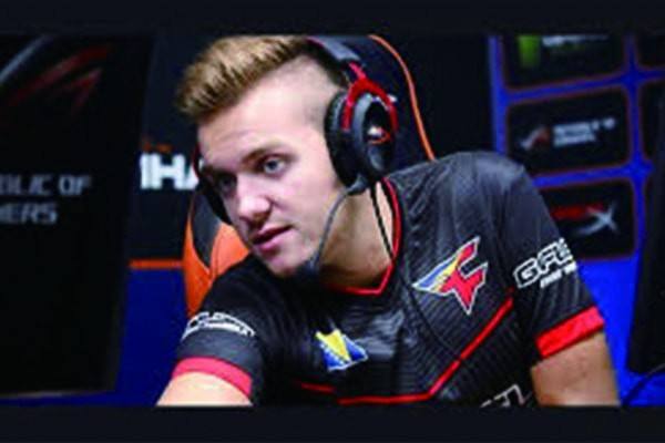 夏洛特的Qiyana与星火岩鸟配合得很好， Oh My God 操作完美，赢得了第一场比赛