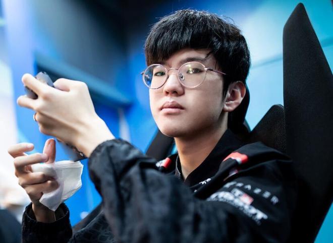 GimGoon 's Alora表现不佳， LANGX 's Gnar表现出色，SG赢得了第一局。