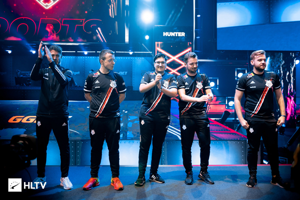 真的负责任！ Chovy 的Tsar闪现推倒了三个Rulers，而Zeli的电击击杀了GEN3-2NS